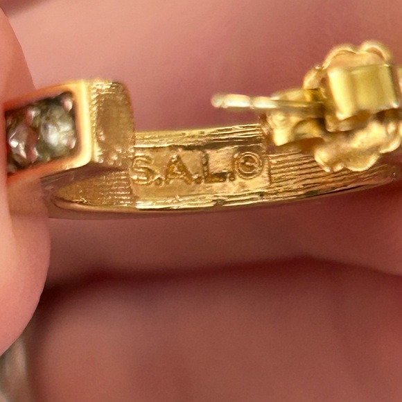 🍸Vintage Gold Clad Sterling Swarovski Stamped Hoops - Picture 6 of 7